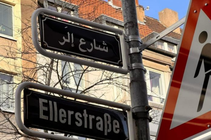 W Niemczech zainstalowano pierwszą tabliczkę (znak) w języku arabskim ku czci różnorodności.