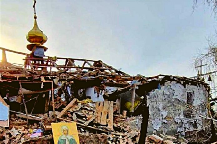 Zniszczona cerkiew w osadzie Komyszuwacha. Zdjęcie: Telegram