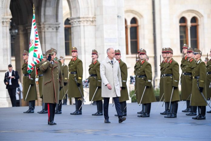 Minister Obrony Węgier Kristof Szalay-Bobrovniczky