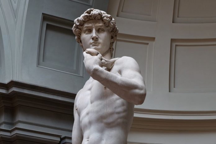 Rzeźba przedstawiająca Dawida, renesansowe dzieło Michała Anioła.