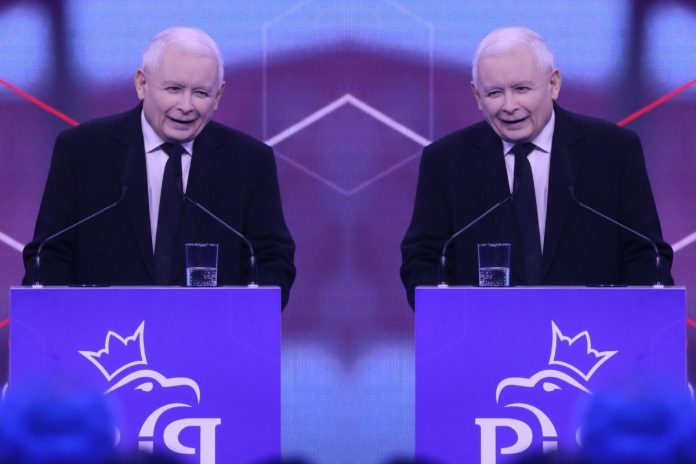 Jarosław Kaczyński oraz Jarosław Kaczyński / Foto: PAP (kolaż)