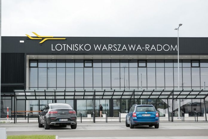 Lotnisko Warszawa-Radom odwołane trasy.