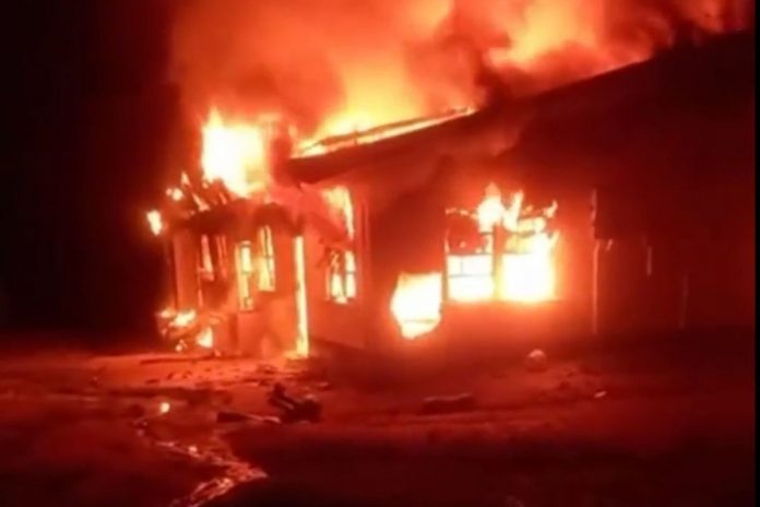 Pożar internatu w Gujanie w mieście Mahdia / Foto: screen Twitter
