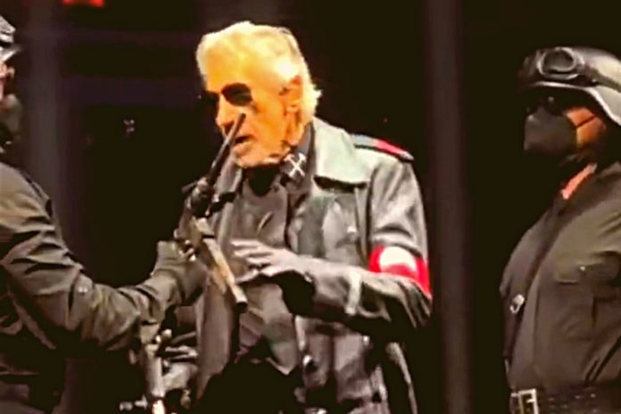 Roger Waters podczas jednego z koncertów w Berlinie. Zdjęcie: Twitter (screen)