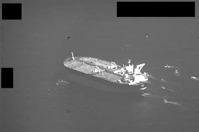 Tankowiec Niovi, pływający pod banderą Panamy, został nielegalnie przejęty przez Iran.