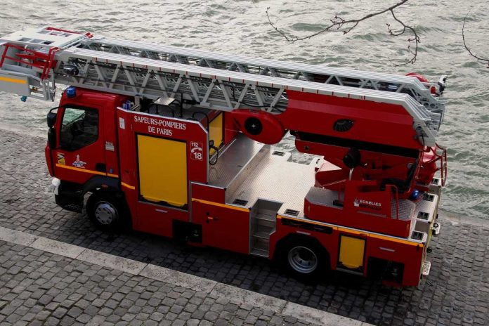 Kobieta ważąca 391 kg przewieziona do szpitala. W akcji uczestniczyło 40 strażaków.