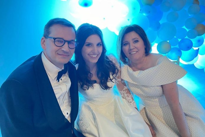 Mateusz Morawiecki z żoną Iwoną i córką Aleksandrą Źródło: Twitter / Mateusz Morawiecki