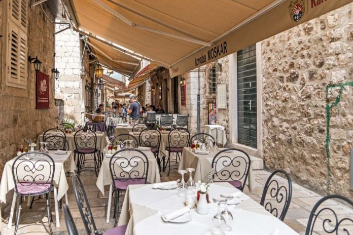 Chorwackie restauracje zaczęły straszyć pustkami. Zdjęcie ilustracyjne: Pixabay