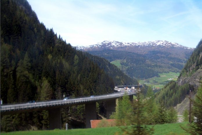 Autostrada na przełęczy Brenner. Foto: wikimedia/Władimir Menkow