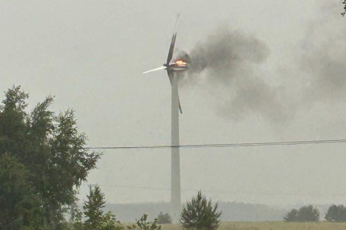 Pożar wiatraka w Kluczewsku.