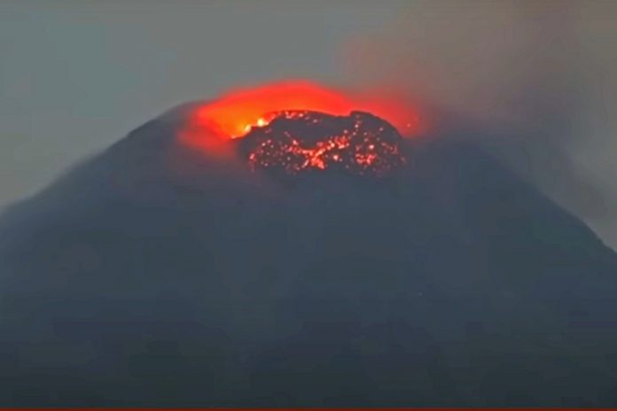 Wulkan Mayon znów ożył. Zdjęcie: YT (screen)
