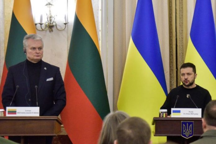 Prezydent Litwy Gitanas Nauseda oraz prezydent Ukrainy Wołodymyr Zełenski.