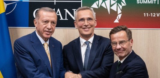 Prezydent Turcji Recep Tayyip Erdogan, sekretarz generalny NATO Jens Stoltenberg i premier Szwecji Ulf Kristersson. Foto: tter/Stolteberg