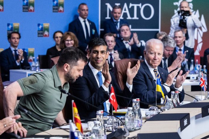 Prezydent Ukrainy Wołodymyr Zełenski na szczycie NATO w Wilnie. Foto: tter/Stoltenberg
