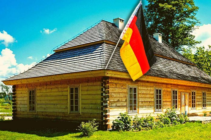 Niemcy kupują coraz więcej domów w Polsce. Zdjęcie ilustracyjne: Pixabay (kolaż)