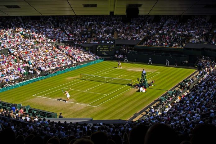 wimbledon-sharapova-williams-2004 Legendarny, kobiecy finał Wimbledonu z 2004 roku, w którym zagrały Maria Sharapova i Serena Williams. Zdjęcie: Pixabay