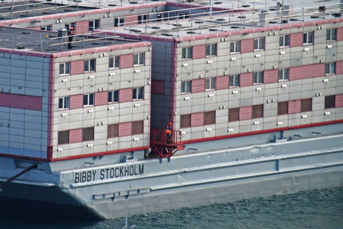 Bibby Stockholm - pływająca barka mieszkalna czy 