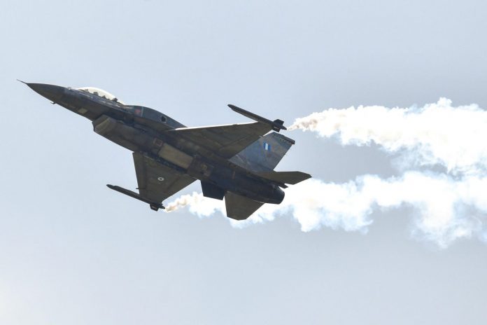 F-16 podczas Air Show w Radomiu.