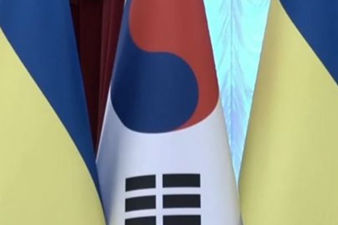 Flagi Ukrainy i Korei Południowej.