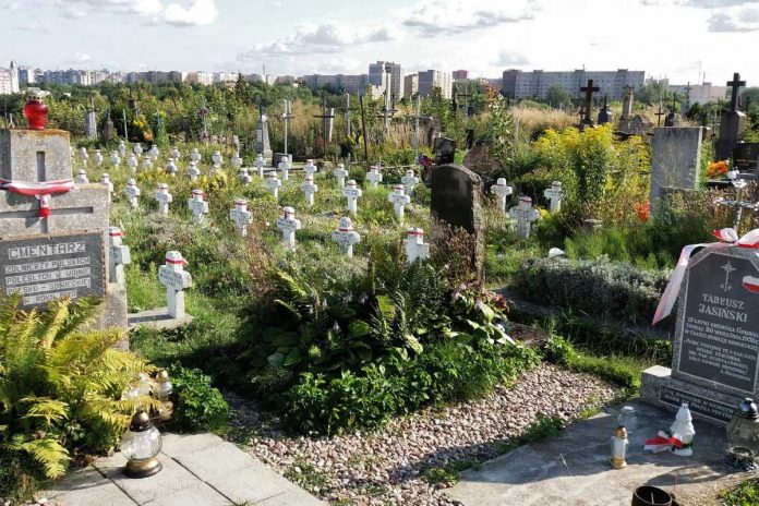 Cmentarz w Grodnie, gdzie leżą polscy żołnierze.