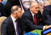 Prezydent RP Andrzej Duda (L) i minister spraw zagranicznych Zbigniew Rau (P).