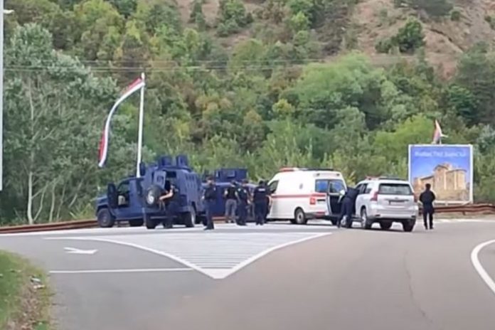 Jednostki kosowskiej policji wkroczyły do wioski na północy kraju.