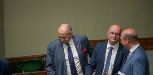 Afera wizowa. Jak to się odbywało.