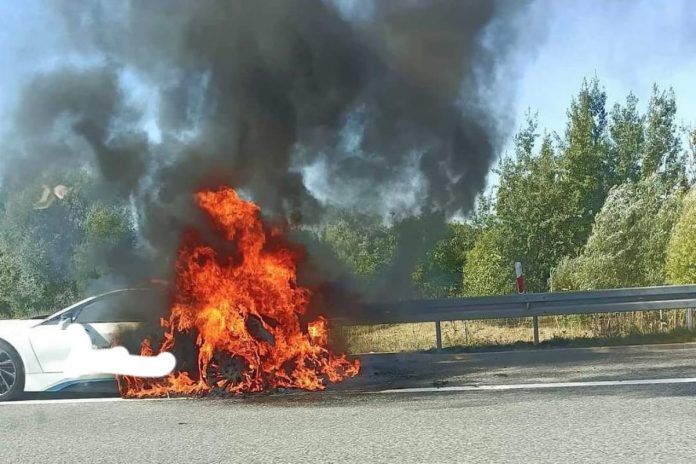 Pożar samochodu elektrycznego na autostradzie A1.