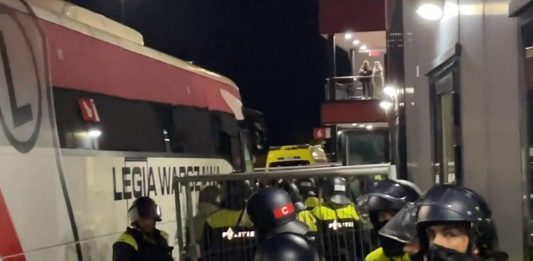 Akcja holenderskiej policji wobec drużyny Legii po meczu w Alkmaar.