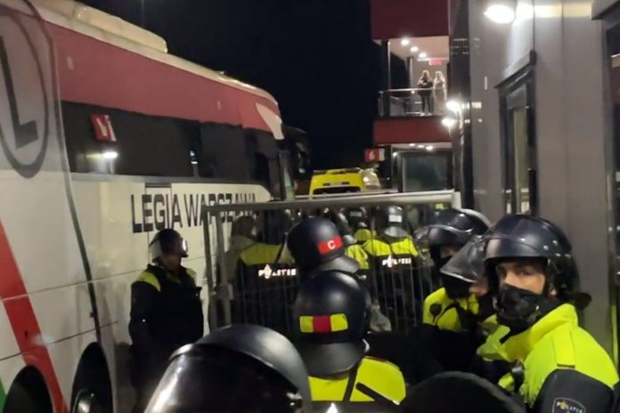 Akcja holenderskiej policji wobec drużyny Legii po meczu w Alkmaar.