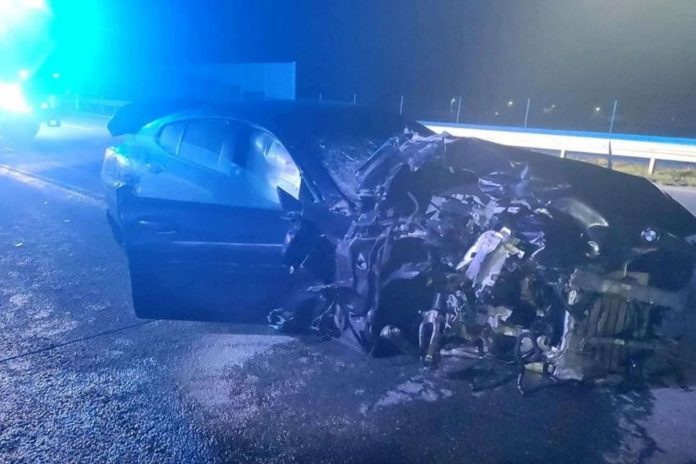 BMW po wypadku na A1.